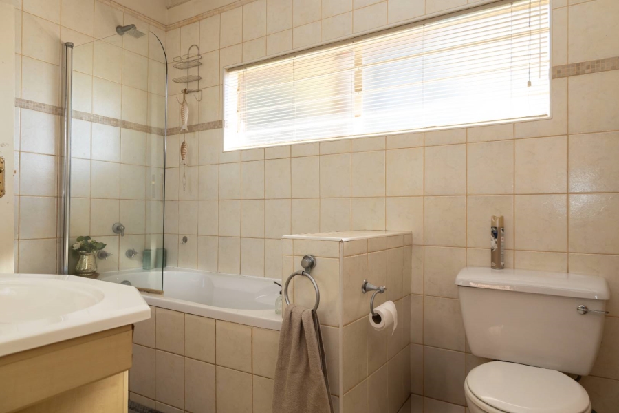 4 Bedroom Property for Sale in Ifafi North West